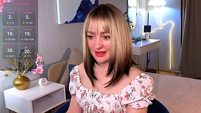 Oliiviaa  online show from February 18, 8:22 am