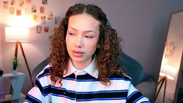 Snapshot of nexorine chatting on February 23, 5:52 am nexorine online show from February 23, 5:52 am