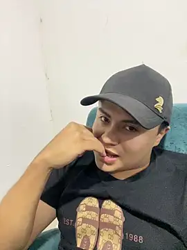 andresmahecha777 online show from March 6, 12:38 am