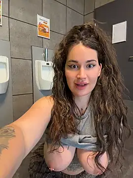 TattooGirlAlia online show from June 1, 3:11 pm