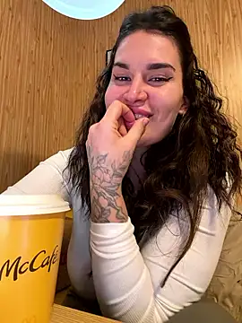 TattooGirlAlia online show from January 19, 3:05 pm