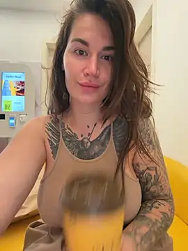 Snapshot of TattooGirlAlia chatting on October 2, 6:28 am TattooGirlAlia online show from October 2, 6:28 am