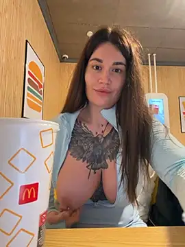 Snapshot of TattooGirlAlia chatting on November 4, 7:28 pm TattooGirlAlia online show from November 4, 7:28 pm