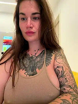 Snapshot of TattooGirlAlia chatting on October 1, 5:39 pm TattooGirlAlia online show from October 1, 5:39 pm