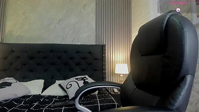 isabella  lux online show from February 20, 7:05 pm