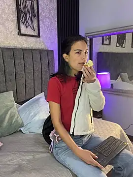 bliinkii and luka  online show from March 31, 1:24 pm