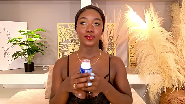 daniellabrown online show from April 14, 9:42 pm