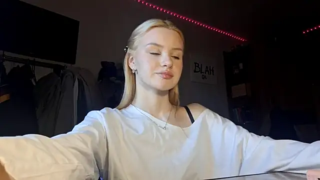 ChongTreece online show from February 4, 5:13 am