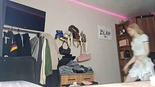 ChongTreece online show from February 6, 5:14 am