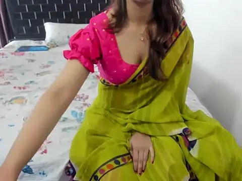 AttractiveQueen2006 online show from April 9, 7:25 am