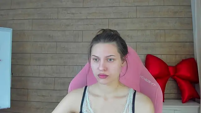 Snapshot of AliceVersal chatting on February 19, 4:42 am AliceVersal online show from February 19, 4:42 am