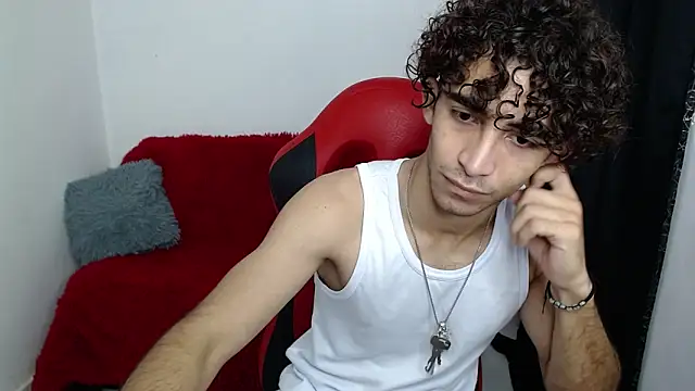 Snapshot of Caius_fox chatting on February 7, 11:18 am Caius fox online show from February 7, 11:18 am