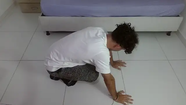 Snapshot of Caius_fox chatting on February 22, 11:23 am Caius fox online show from February 22, 11:23 am