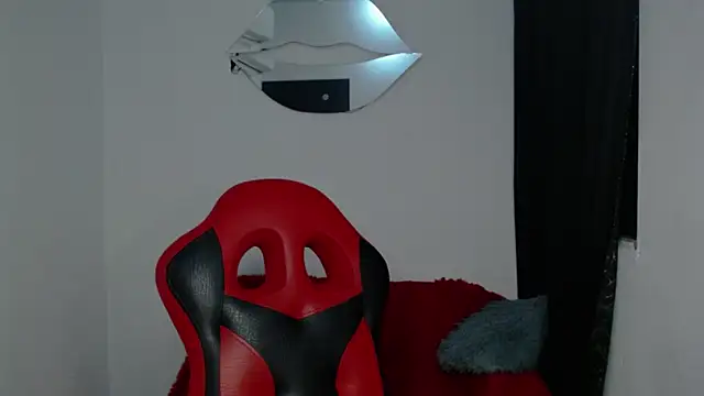 Snapshot of Caius_fox chatting on February 5, 11:06 am Caius fox online show from February 5, 11:06 am