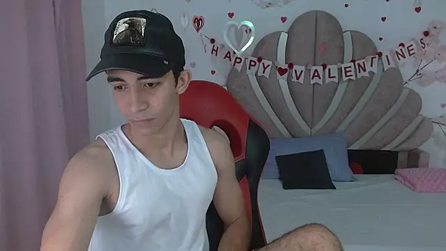 Snapshot of Caius_fox chatting on February 19, 11:18 am Caius fox online show from February 19, 11:18 am