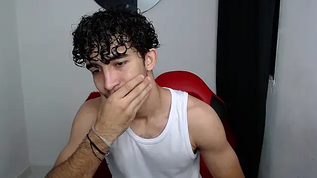 Snapshot of Caius_fox chatting on February 12, 11:21 am Caius fox online show from February 12, 11:21 am