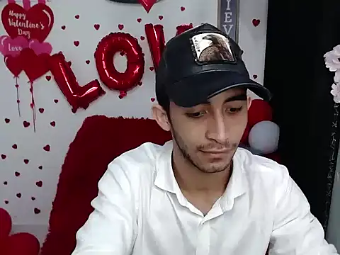 Snapshot of Caius_fox chatting on February 15, 5:01 pm Caius fox online show from February 15, 5:01 pm