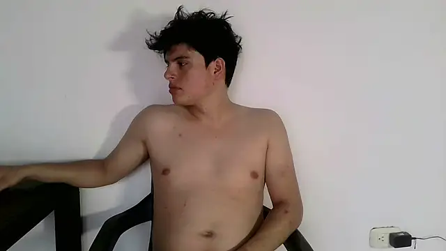 Snapshot of luisk200 chatting on February 14, 3:45 pm luisk200 online show from February 14, 3:45 pm