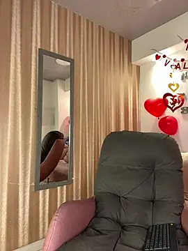 Snapshot of Dominik_Souza chatting on February 24, 1:34 pm Dominik Souza online show from February 24, 1:34 pm