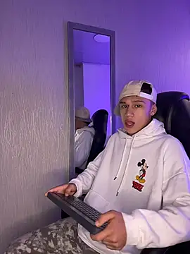 Dominik Souza online show from April 3, 8:04 pm