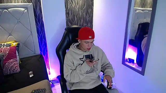 Snapshot of Dominik_Souza chatting on February 4, 3:34 am Dominik Souza online show from February 4, 3:34 am