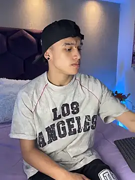 Snapshot of Dominik_Souza chatting on May 27, 2:57 pm Dominik Souza online show from May 27, 2:57 pm
