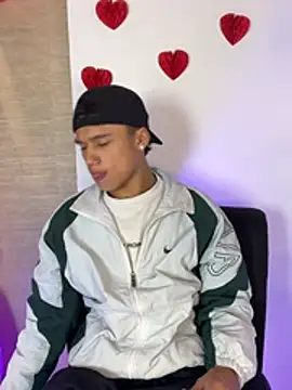 Snapshot of Dominik_Souza chatting on February 15, 7:46 pm Dominik Souza online show from February 15, 7:46 pm