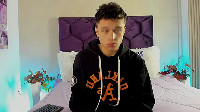 Snapshot of Dominik_Souza chatting on June 3, 7:51 pm Dominik Souza online show from June 3, 7:51 pm