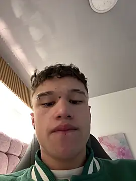 Snapshot of Dominik_Souza chatting on May 12, 6:58 pm Dominik Souza online show from May 12, 6:58 pm
