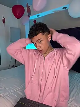 Snapshot of Dominik_Souza chatting on March 3, 7:43 pm Dominik Souza online show from March 3, 7:43 pm