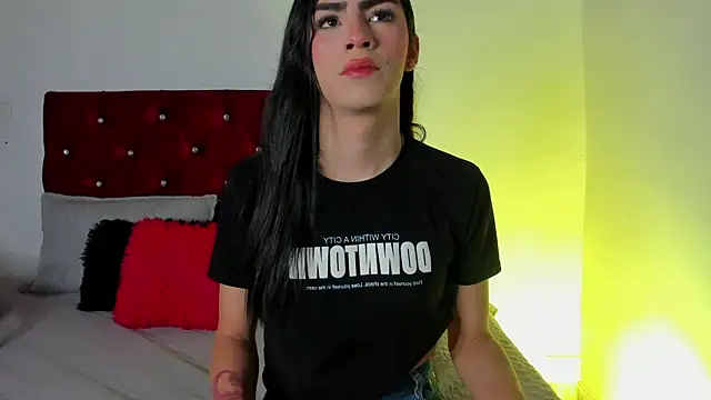 Snapshot of Isabella_Moon9 chatting on June 27, 11:38 am Isabella Moon9 online show from June 27, 11:38 am