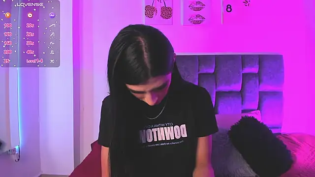 Isabella Moon9 online show from April 2, 12:01 pm