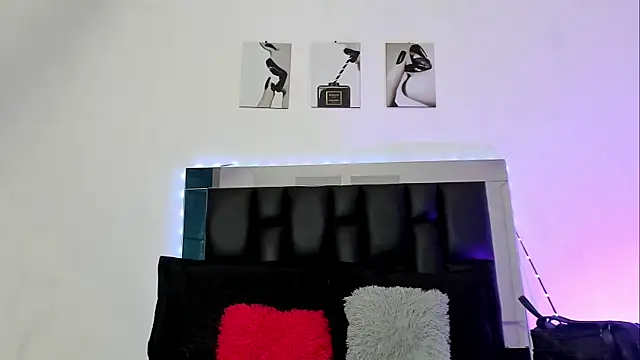Snapshot of Isabella_Moon9 chatting on July 11, 11:32 am Isabella Moon9 online show from July 11, 11:32 am