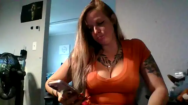 Snapshot of Gypsymomma17 chatting on June 11, 8:50 pm Gypsymomma17 online show from June 11, 8:50 pm