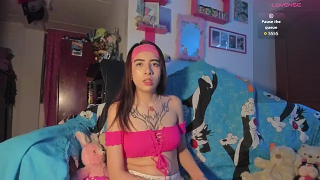 Snapshot of Rebecahart chatting on February 13, 5:29 am Rebecahart online show from February 13, 5:29 am