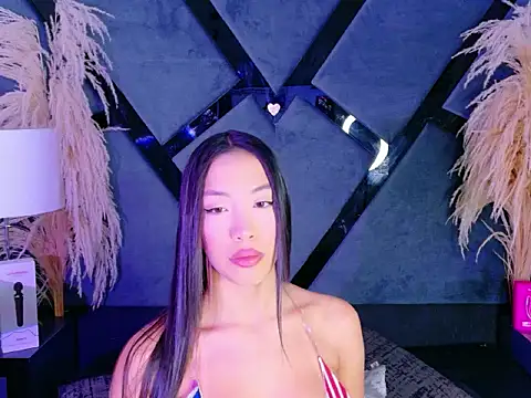 KylieWhitee online show from February 16, 1:43 pm