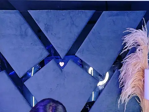 KylieWhitee online show from March 4, 12:02 pm