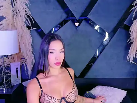 KylieWhitee online show from February 6, 6:09 am