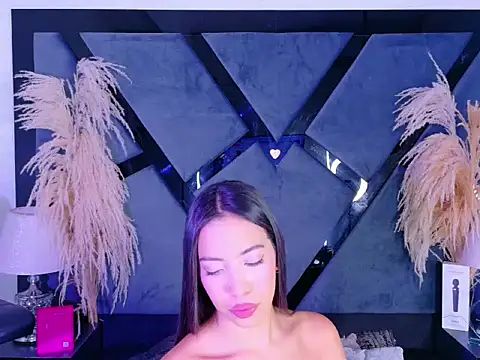 KylieWhitee online show from March 17, 1:03 pm