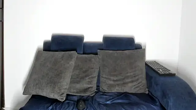 eliclasss online show from April 3, 2:07 am