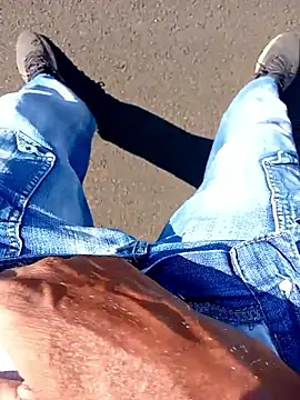 Snapshot of negrim10 chatting on February 16, 12:37 pm negrim10 online show from February 16, 12:37 pm