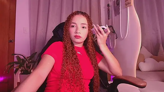 Snapshot of _lindapynk_ chatting on February 15, 12:44 am lindapynk online show from February 15, 12:44 am