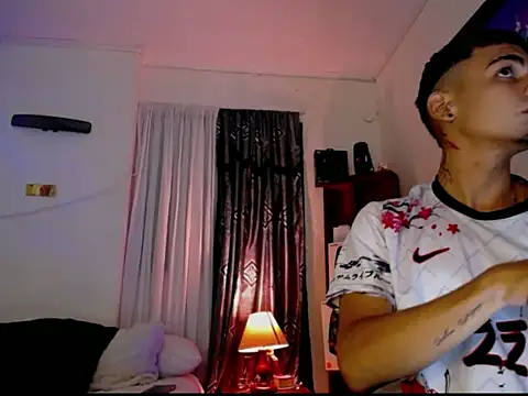 Snapshot of tiancam chatting on February 5, 1:45 am tiancam online show from February 5, 1:45 am