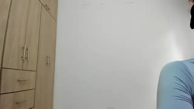 Hannakitten77 online show from February 25, 10:42 pm