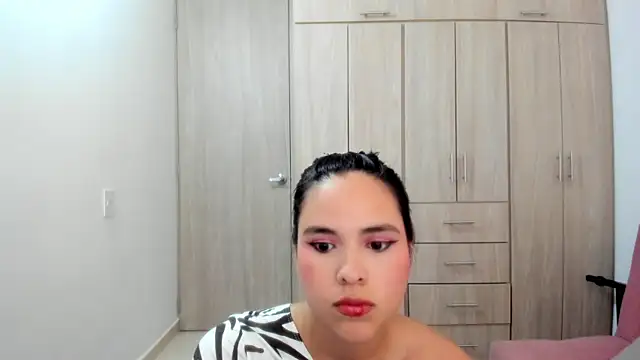 Hannakitten77 online show from February 5, 10:38 pm