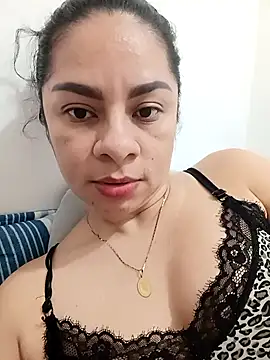 Snapshot of luna_pinky chatting on February 8, 6:38 pm luna pinky online show from February 8, 6:38 pm