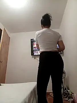 Snapshot of luna_pinky chatting on February 13, 6:08 pm luna pinky online show from February 13, 6:08 pm