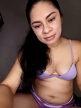 luna pinky online show from April 5, 8:59 pm