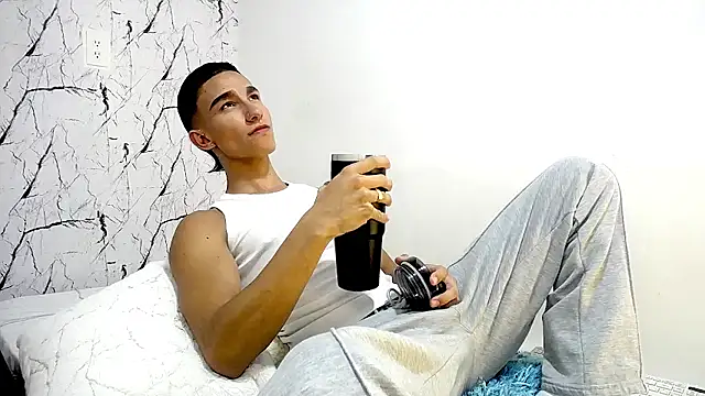 Snapshot of BabyAndy_ chatting on July 1, 10:54 pm BabyAndy online show from July 1, 10:54 pm