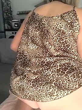 Snapshot of NinaRicci1518 chatting on February 6, 10:00 am NinaRicci1518 online show from February 6, 10:00 am